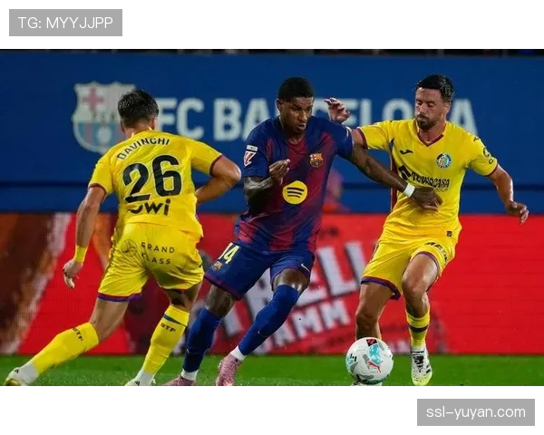 拉什福德在对阵巴萨比赛中展现出色防守获广泛赞誉